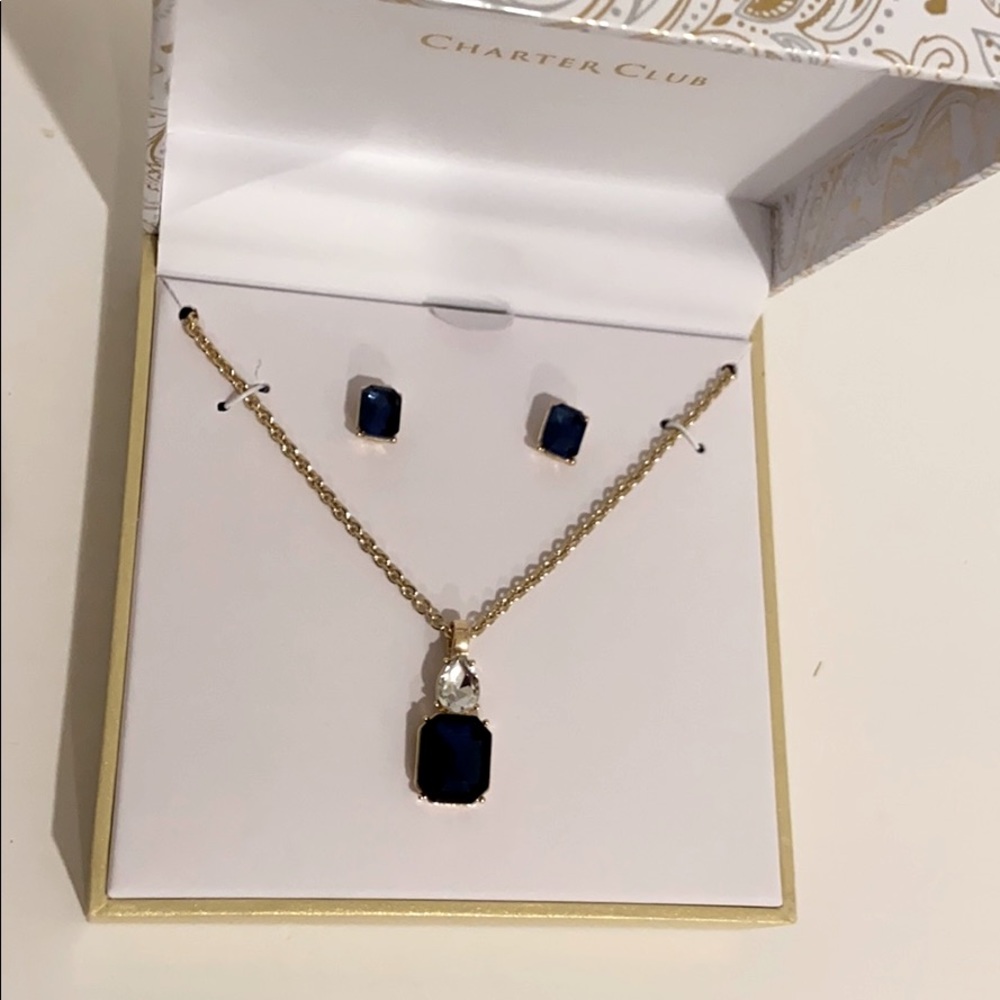 Necklace and earrings set.